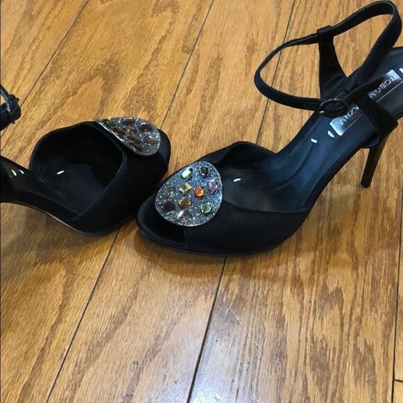 BCBGMAXAZRIA AMS-Nastia Stilettos Size 8 - Picture 2 of 8